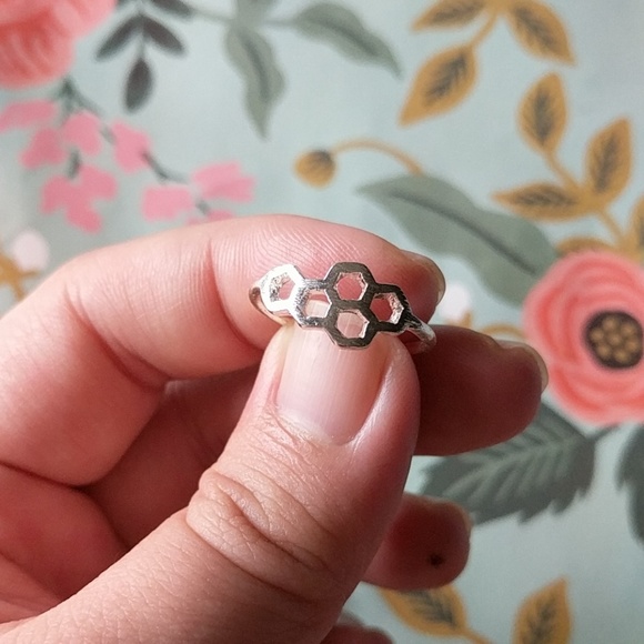 Nwot silver size 6.5 hexagon ring set hive - Picture 4 of 4